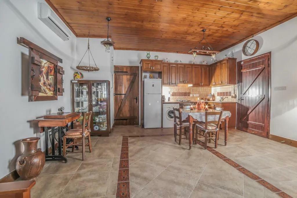 Lofou Traditional House מראה חיצוני תמונה